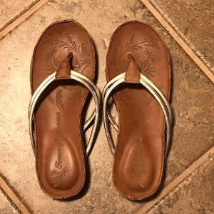 Tommy Bahama Brown/Gold Leather Flip Flops Size 8